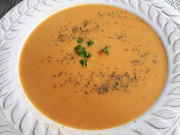 Sopa de tomate con leche de coco